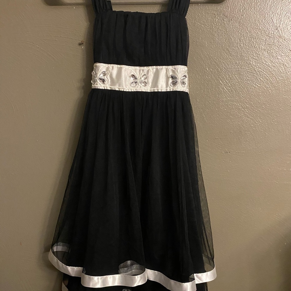 Girls black and white dress